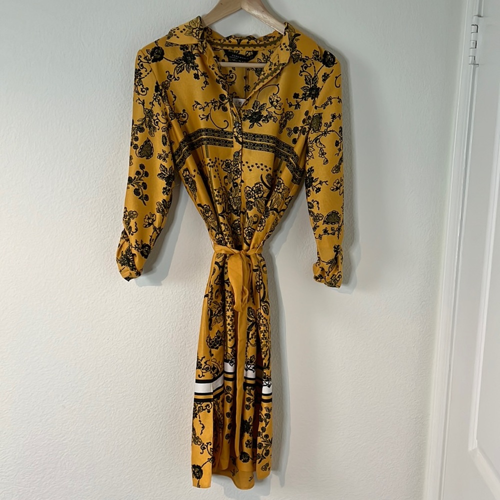 Zara long sleeve floral print button up dress size Xs mustard & black